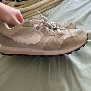 Women's Nike md Runner 2 Classic Sneakers
